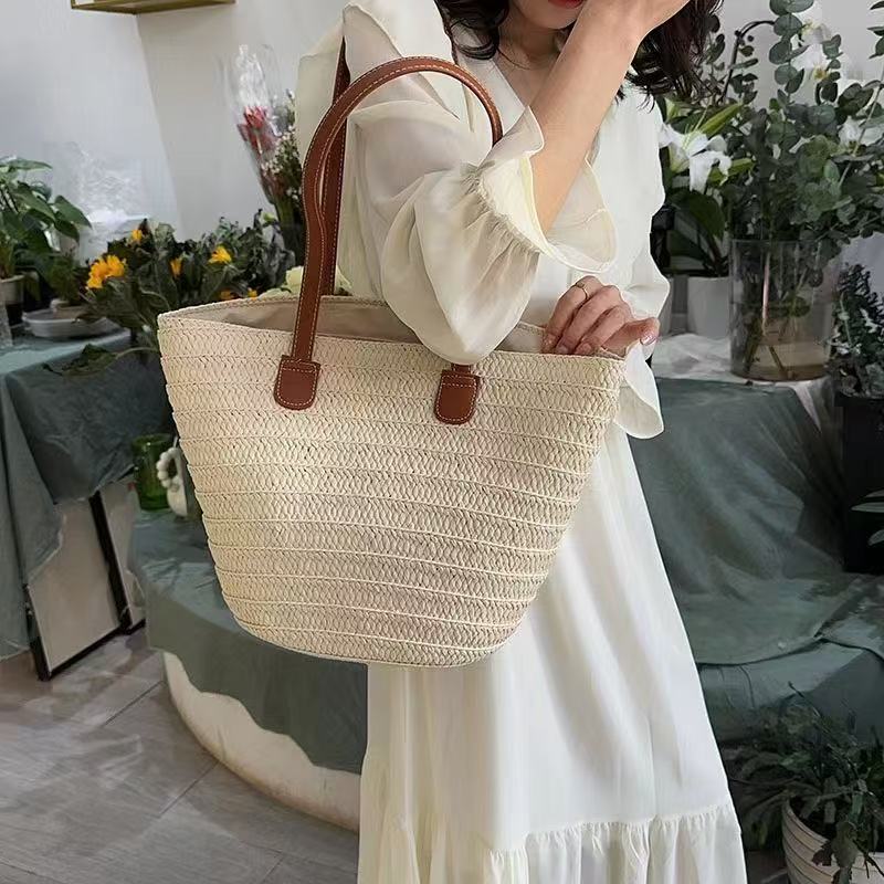 Elegant handbag with sophisticated fabric LoungeYard — product view 2