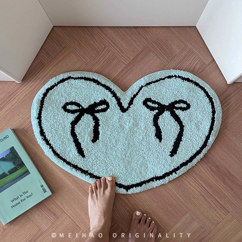 Heart-Shaped Plush Bath Mat Bowlift — product view 2