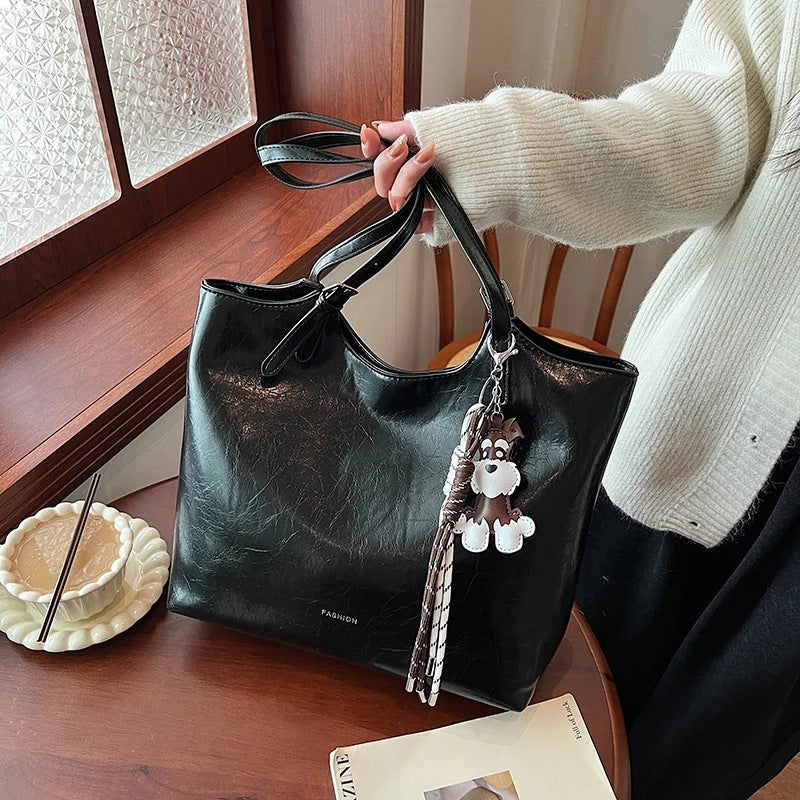Luxurious Textured Leather Tote LoungeYard — product view 5