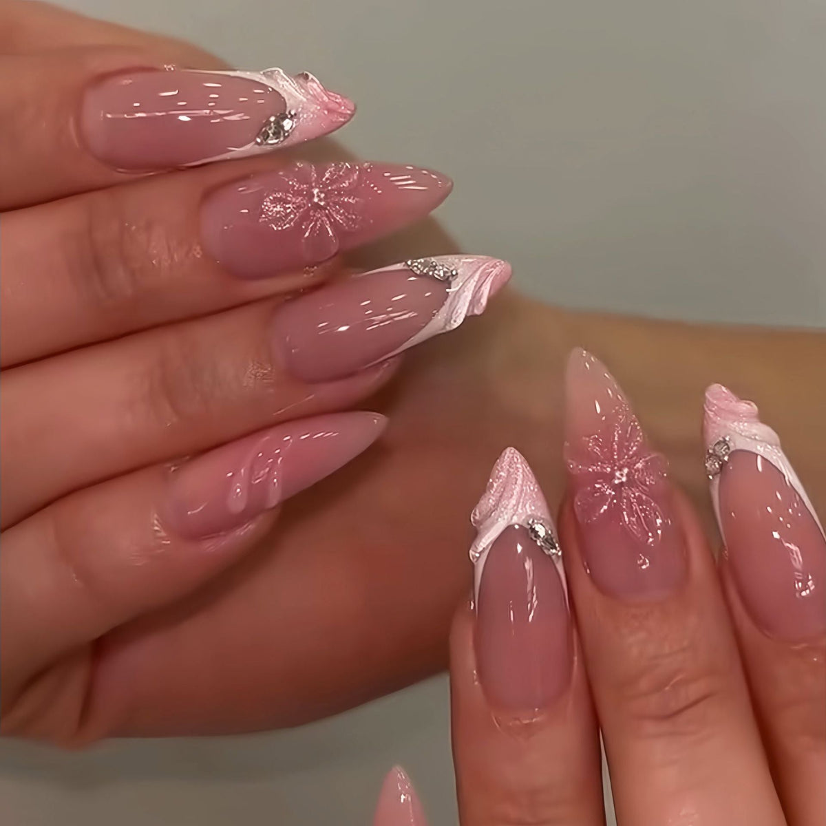 Artistic Floral Design Press-On Nail Set — product view 1