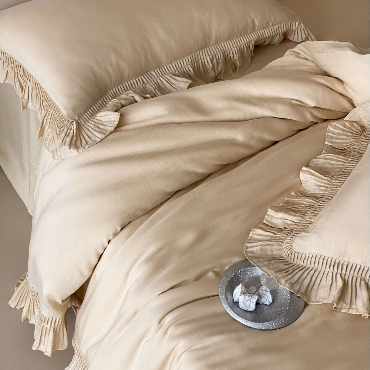 Bedding set made of high-quality cotton percale with gathered ruffle edges — product view 4