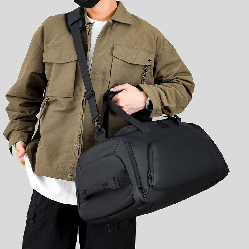 Practical sports and travel bag with organized storage space LoungeYard — product view 4