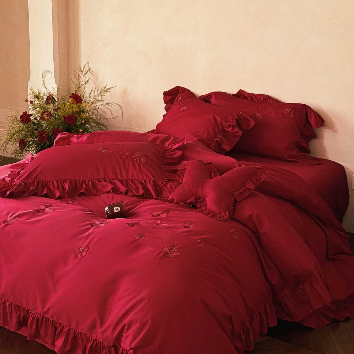 Extravagant bedding set with ruffled trim and 3D bow appliqués — product view 2