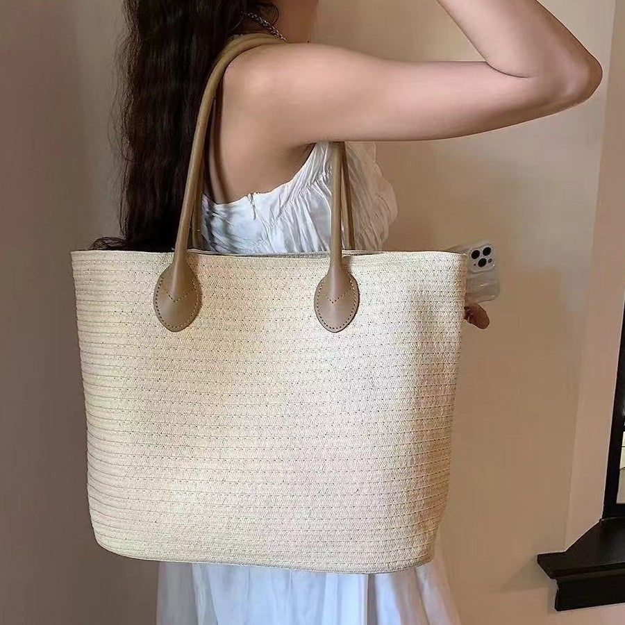 Spacious Tote Bag Made of Braided Natural Material LoungeYard — product view 1