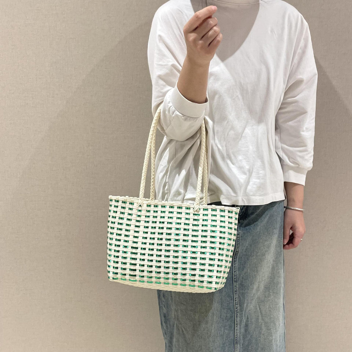 Handwoven shopping and beach bag LoungeYard — product view 3