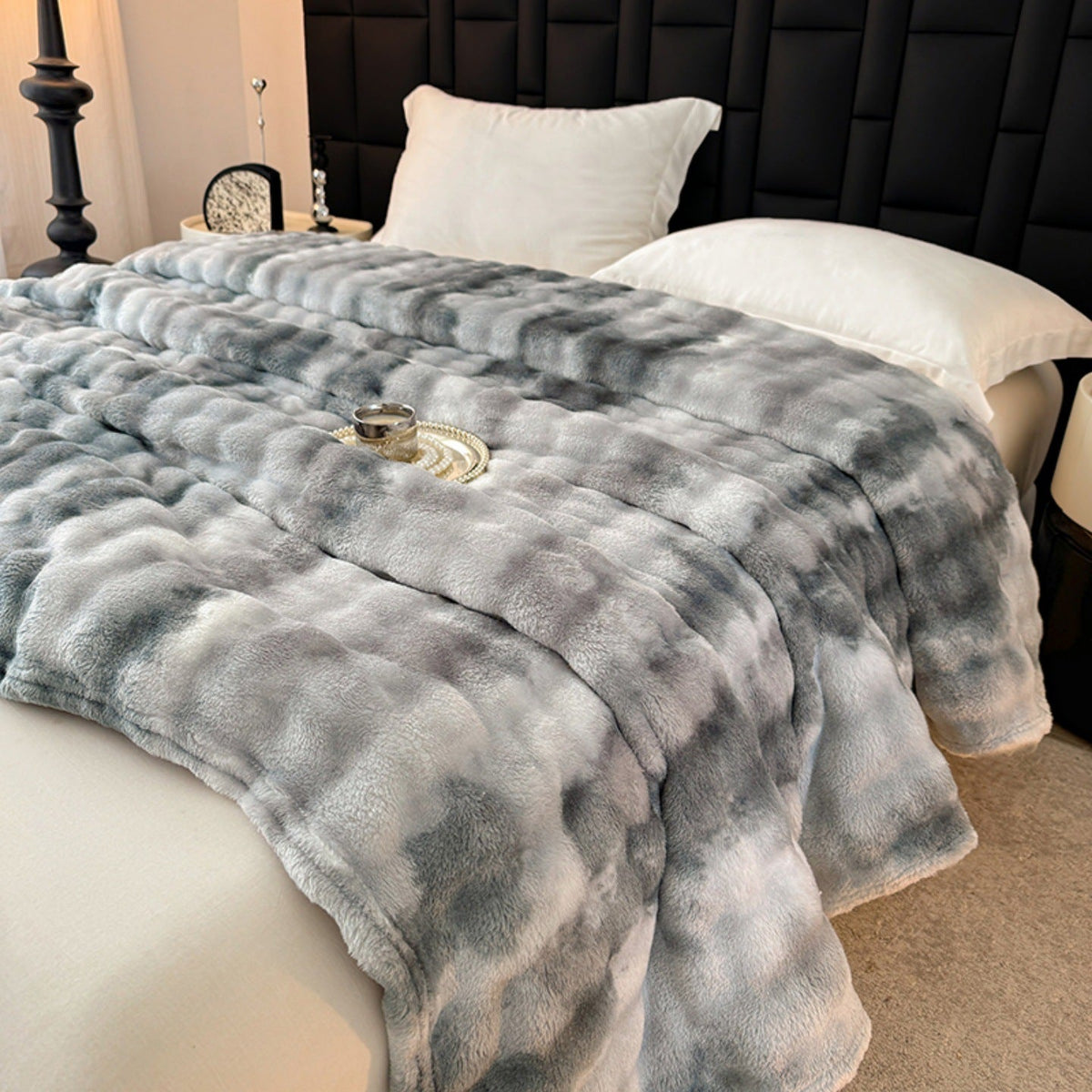 Luxurious Soft Faux Fur Blanket LoungeYard — product view 6