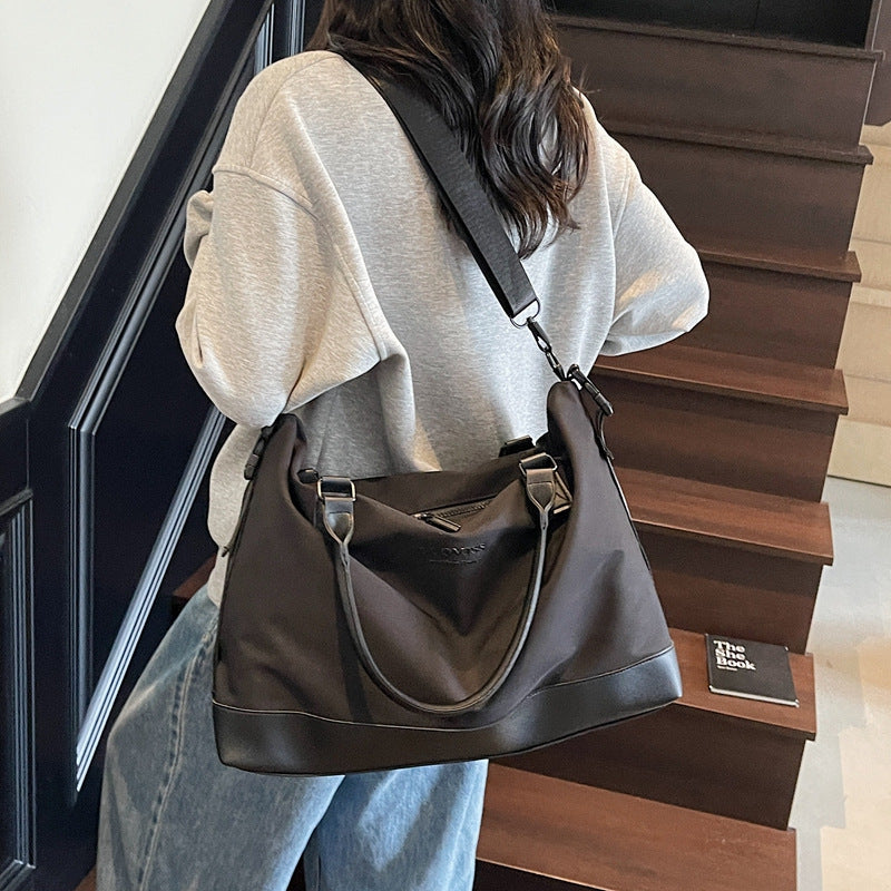 Versatile Multi-Pocket Weekender Bag — product view 4