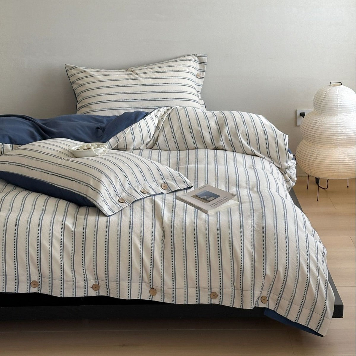 Striped cotton bedding set with wooden buttons and Oxford pillow — product view 7