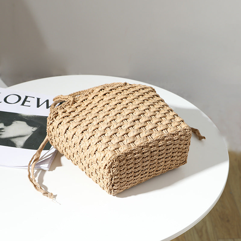 Handmade straw bag with adjustable inner lining LoungeYard — product view 5