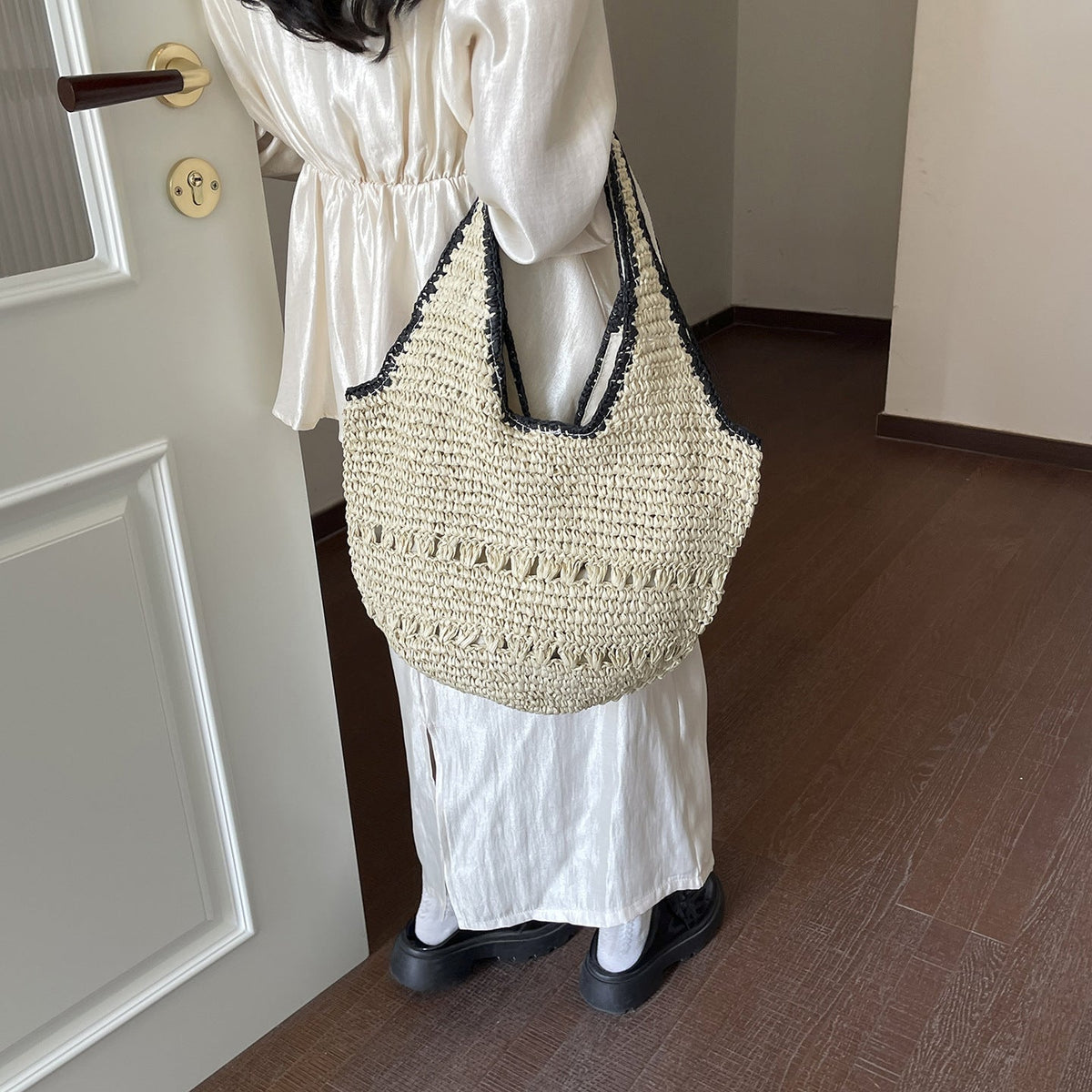 Trendy and Sustainable Shopper Bag LoungeYard — product view 4