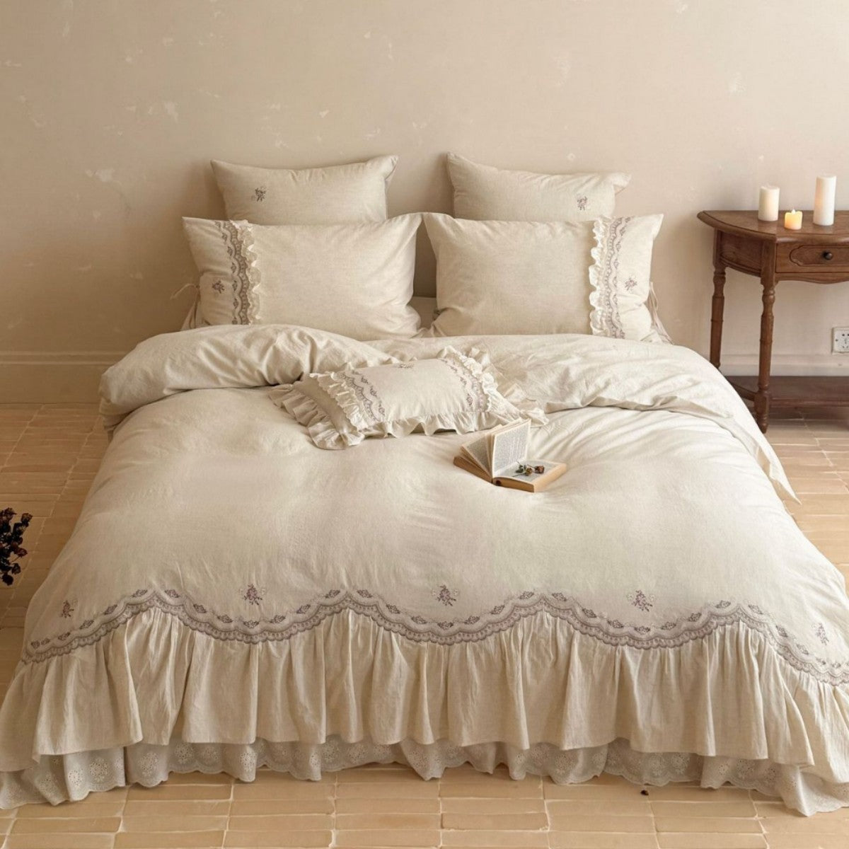 Romantic bedding set with ruffle, delicate embroidery and linen look — product view 5