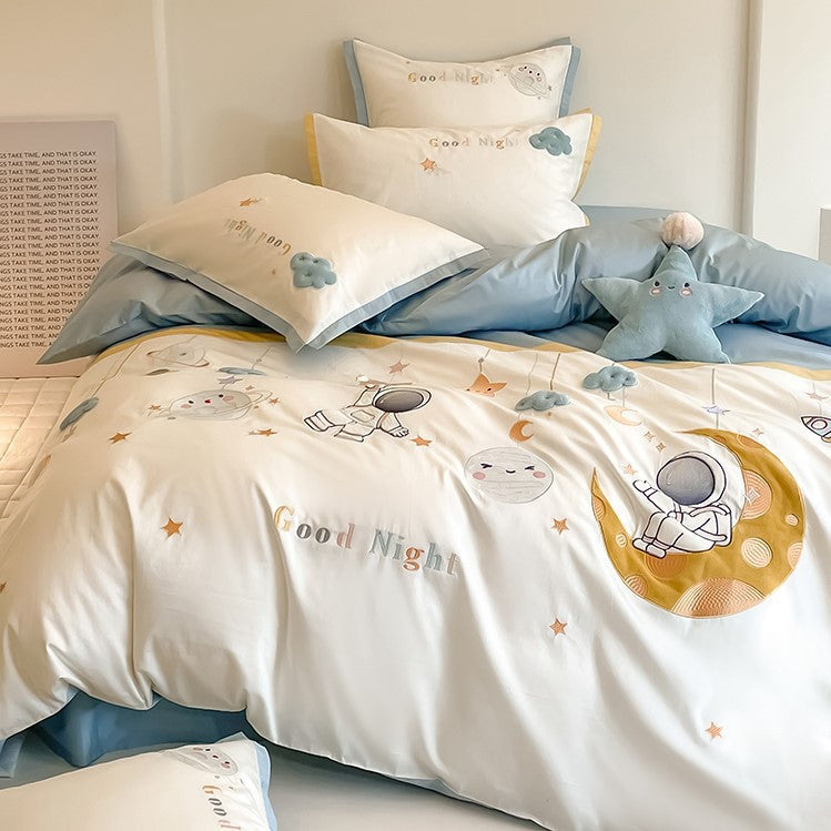 Children's bedding set with ruffles, embroidered cartoon appliqués and soft cotton satin — product view 2