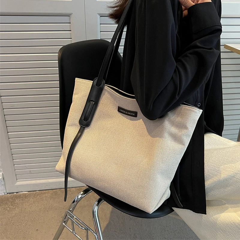 Minimalist Everyday Tote LoungeYard — product view 3
