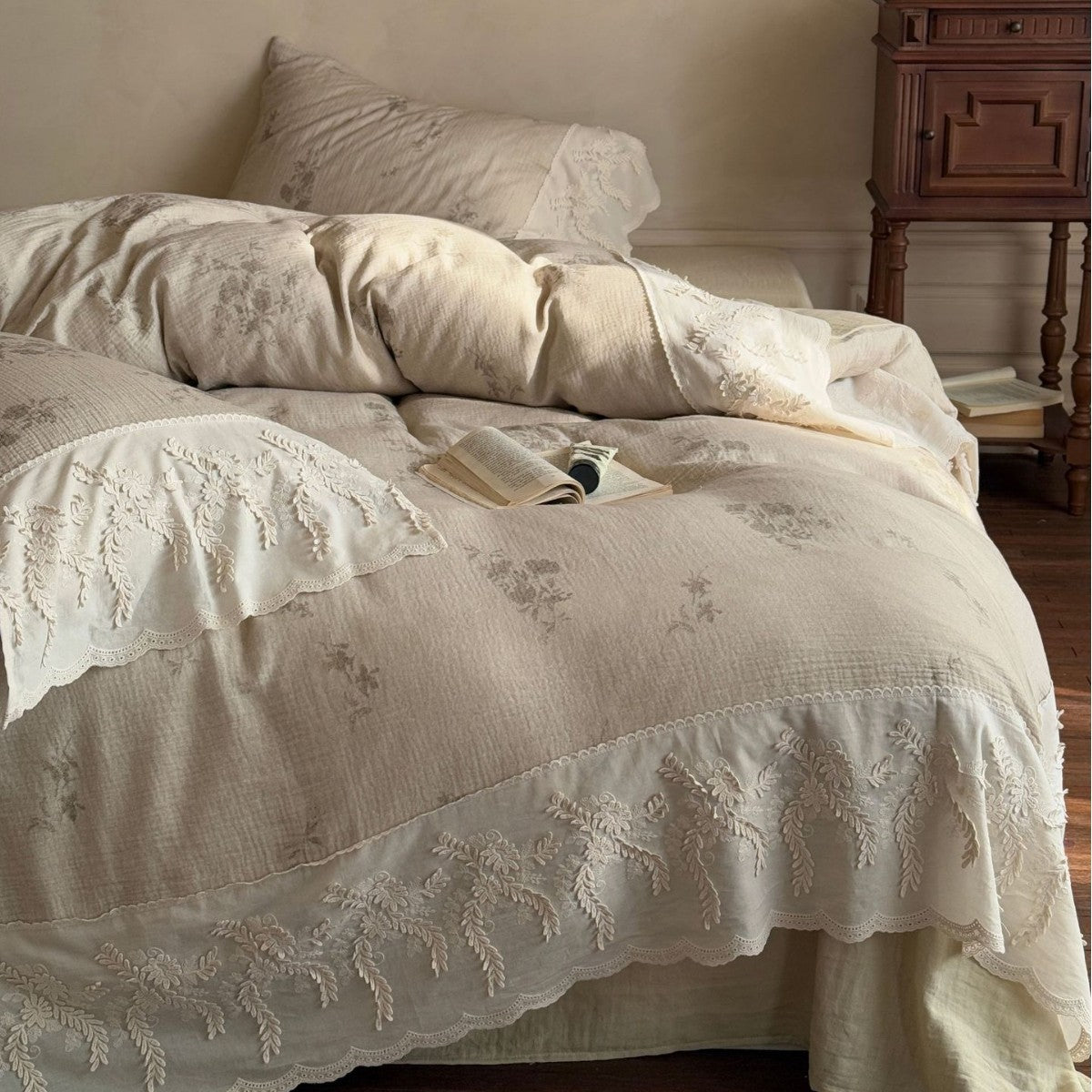 Romantic embroidered bedding set made of cotton-linen with lace frill — product view 6