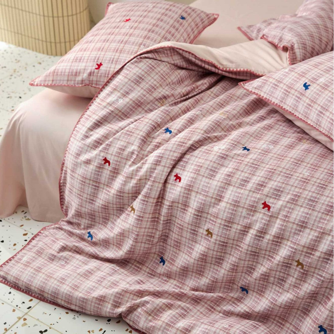 Checked cotton bedding set with delicate animal embroideries — product view 1