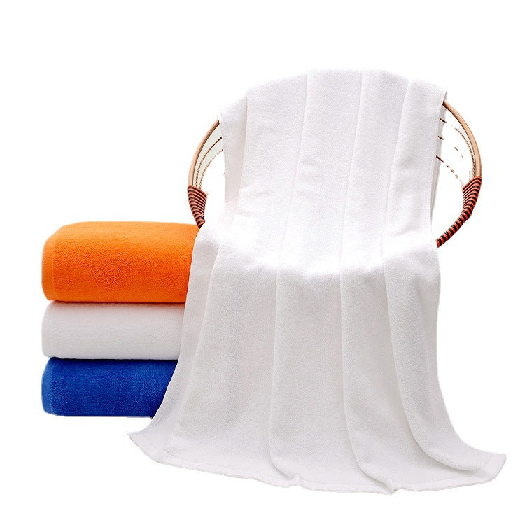 Bath towel made of durable and quick-drying microfiber LoungeYard — product view 2