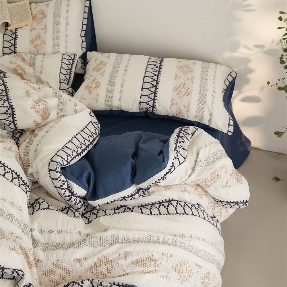 Bedding set made of cotton blend fabric with woven ethnic motif and reversible design — product view 4