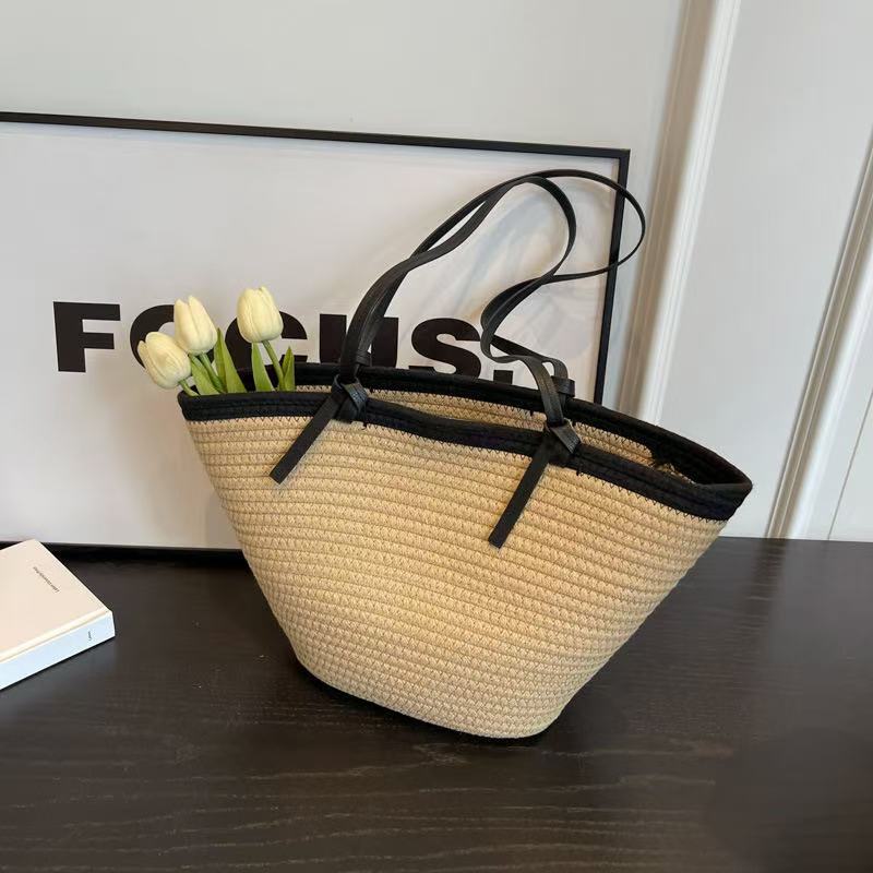 Spacious beach bag with innovative leather handles LoungeYard — product view 3