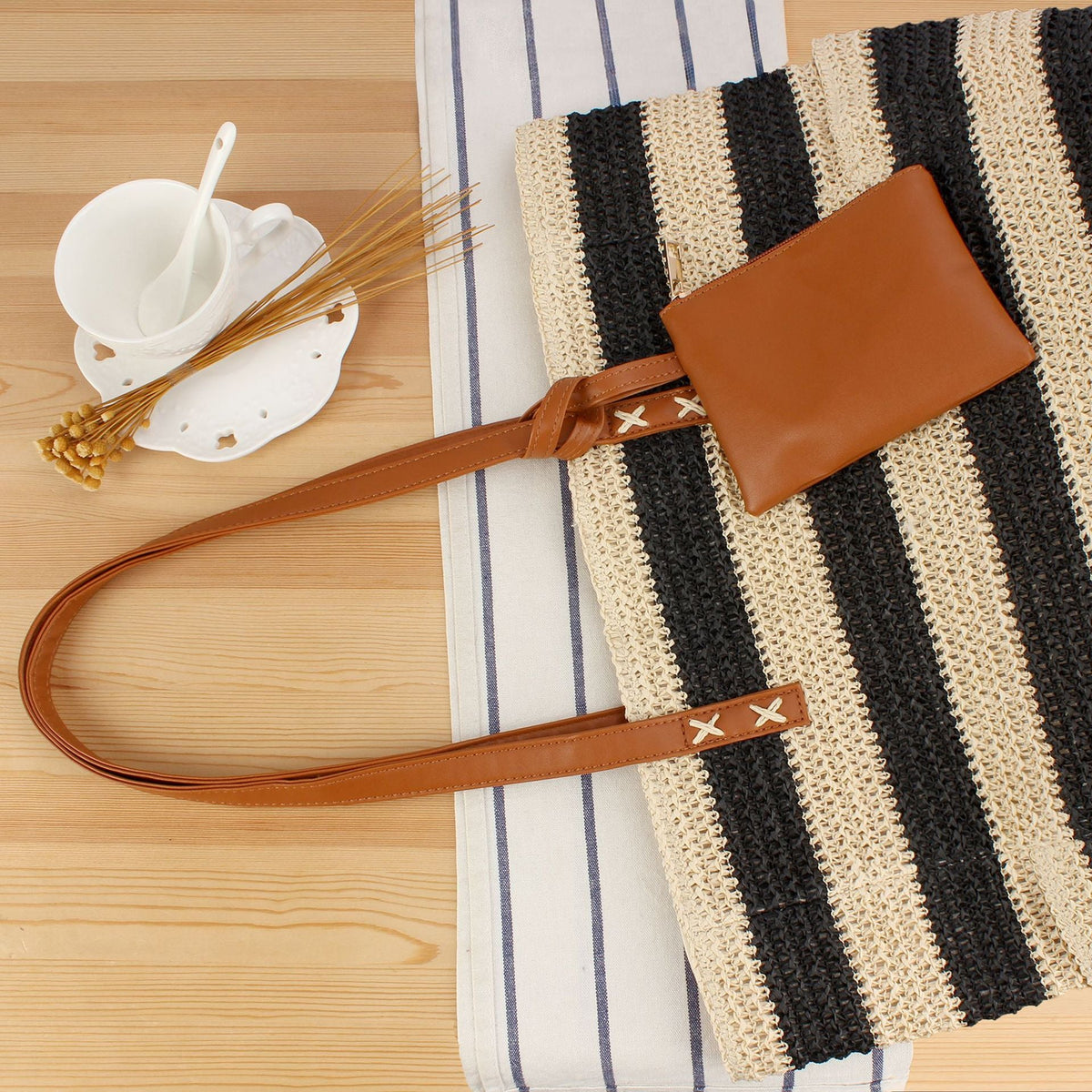 Beach bag with elegant leather handles and practical interior bag LoungeYard — product view 2