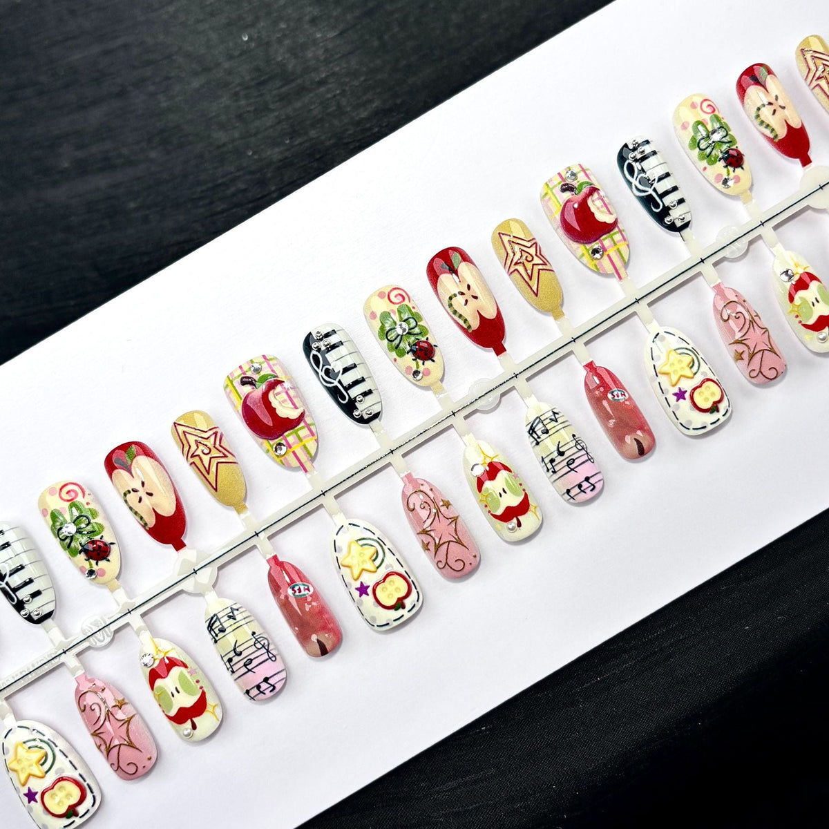 Artistic Nail Art Press-On Set 1790745389 — product view 2