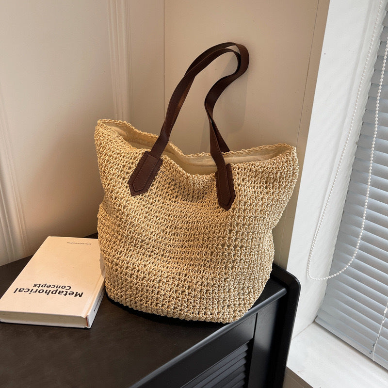Versatile Woven Beach Bag LoungeYard — product view 2