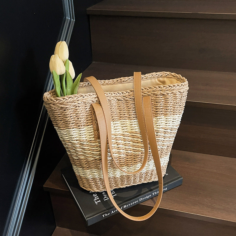 Comfortable beach bag with leather handles LoungeYard — product view 3