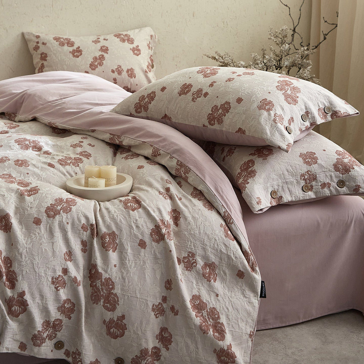 Floral cotton blend bedding set with button closure and reversible function — product view 1