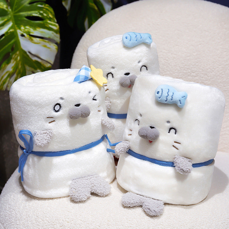 Plush beach towel with hood in seal motif, extra soft and absorbent — product view 1