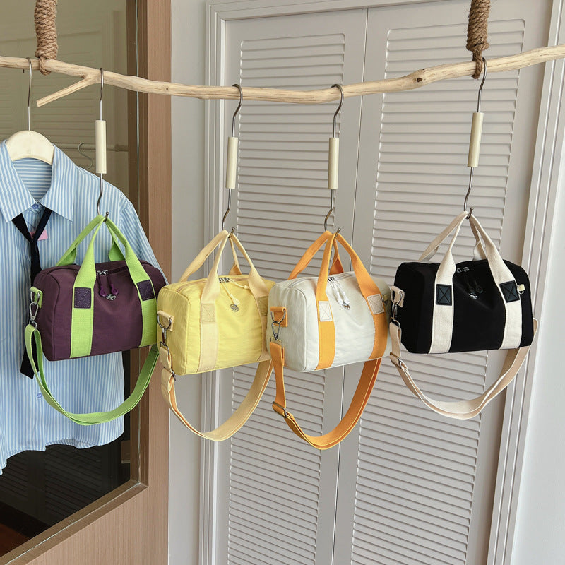 Stylish sports bag with adjustable shoulder strap LoungeYard — product view 2