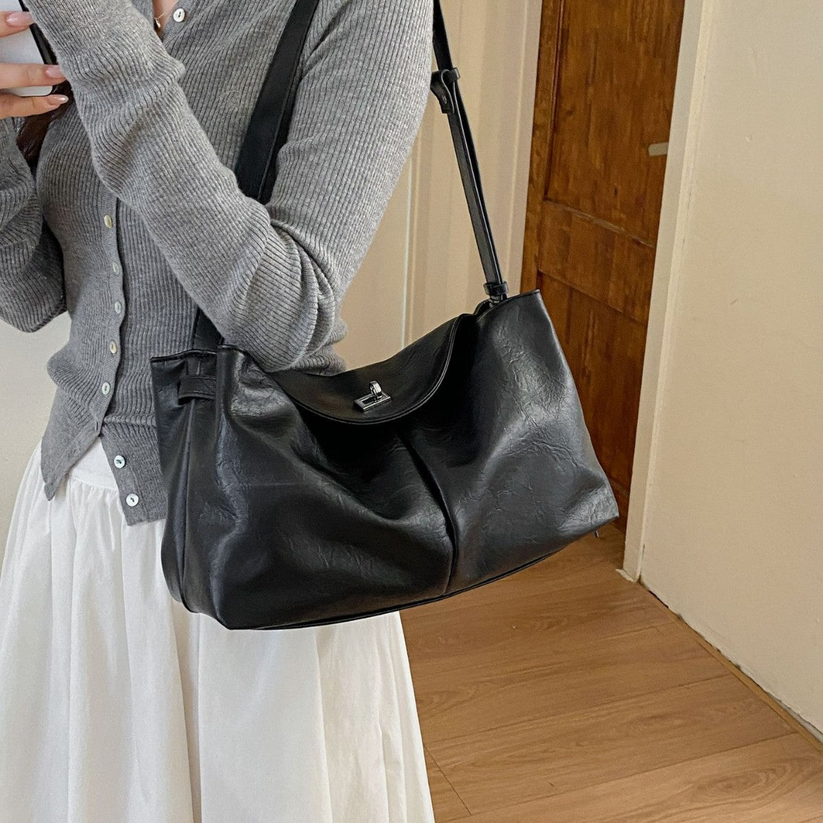 Minimalist Leather Shoulder Bag — product view 2