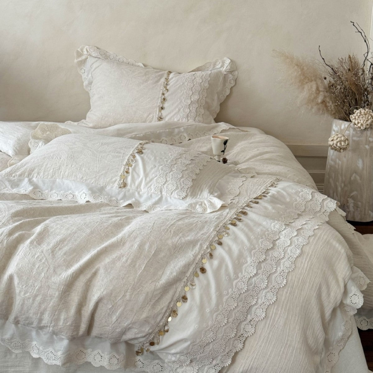 Elegant linen look bedding set with lace and ruffle edge — product view 2
