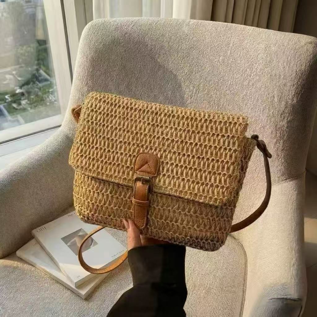 Handbag made of braided natural material with adjustable shoulder strap LoungeYard — product view 2