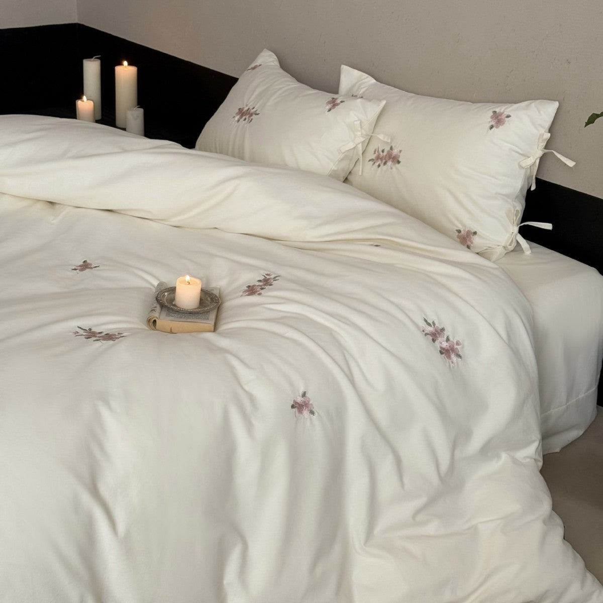 High-quality cotton bedding set with embroidered floral accents — product view 2