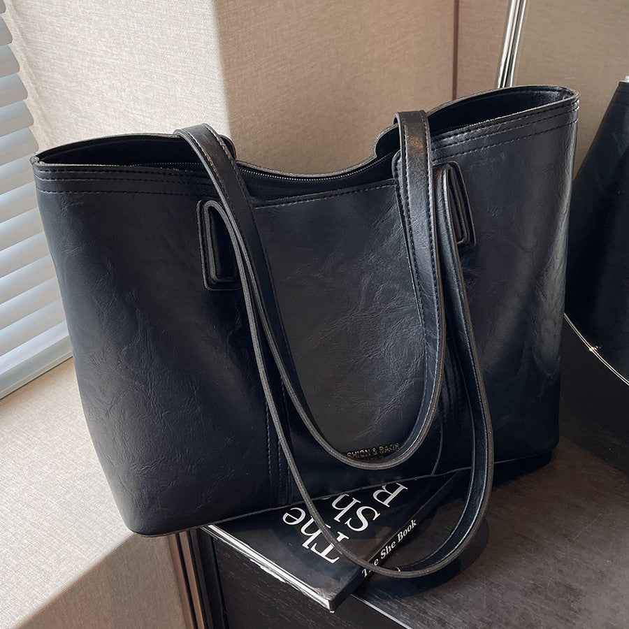 Classic Leather Tote Bag LoungeYard — product view 3