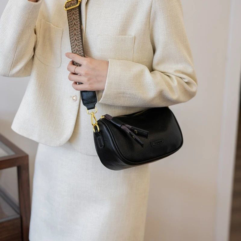 Chic Shoulder Bag LoungeYard — product view 4