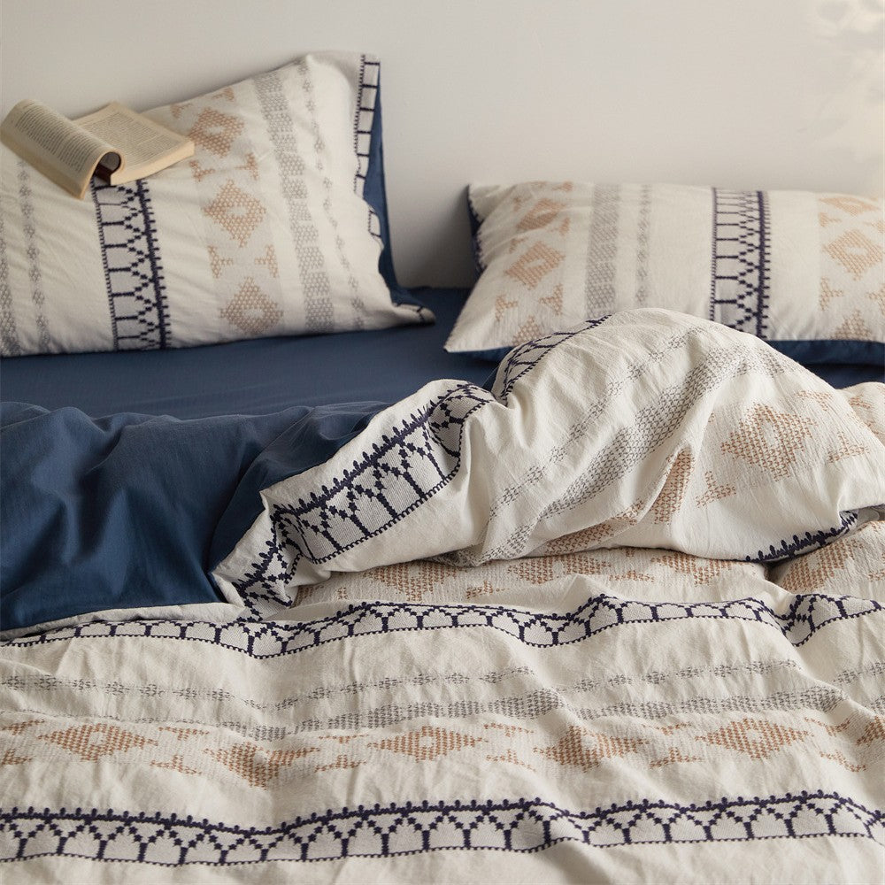 Bedding set made of cotton blend fabric with woven ethnic motif and reversible design — product view 2
