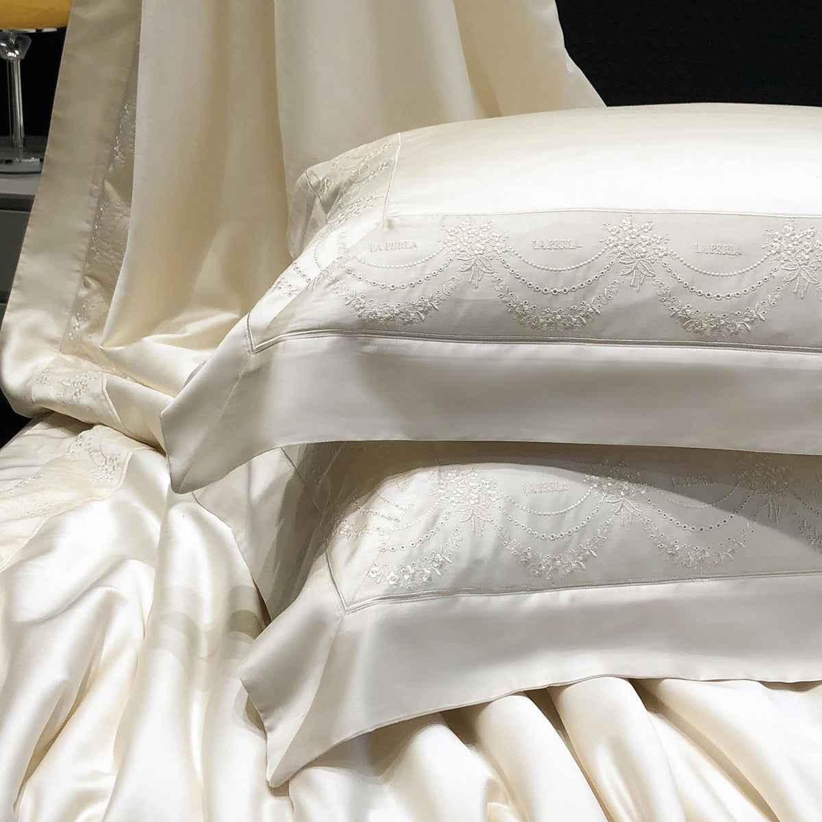 Satin duvet cover and pillowcase set with fine jacquard embroidery and hotel finish — product view 7
