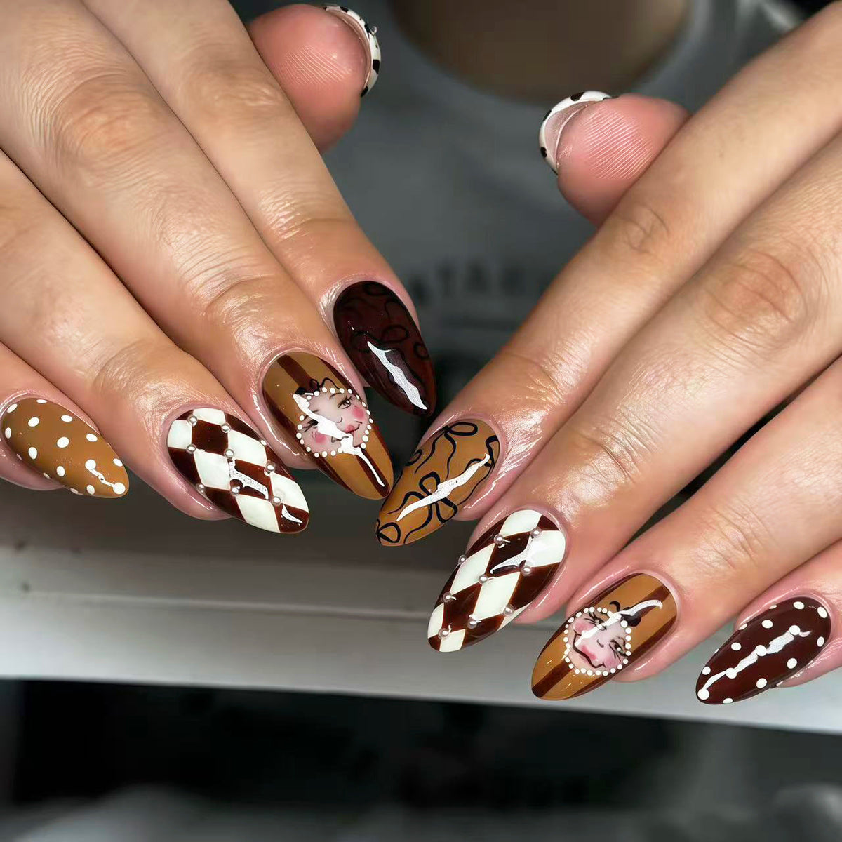Artistic Press-On Nail Art Set with Unique Patterns — product view 1