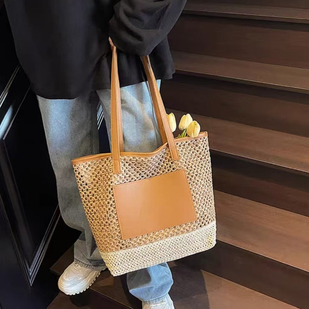 Stylish Beach Bag LoungeYard — product view 1