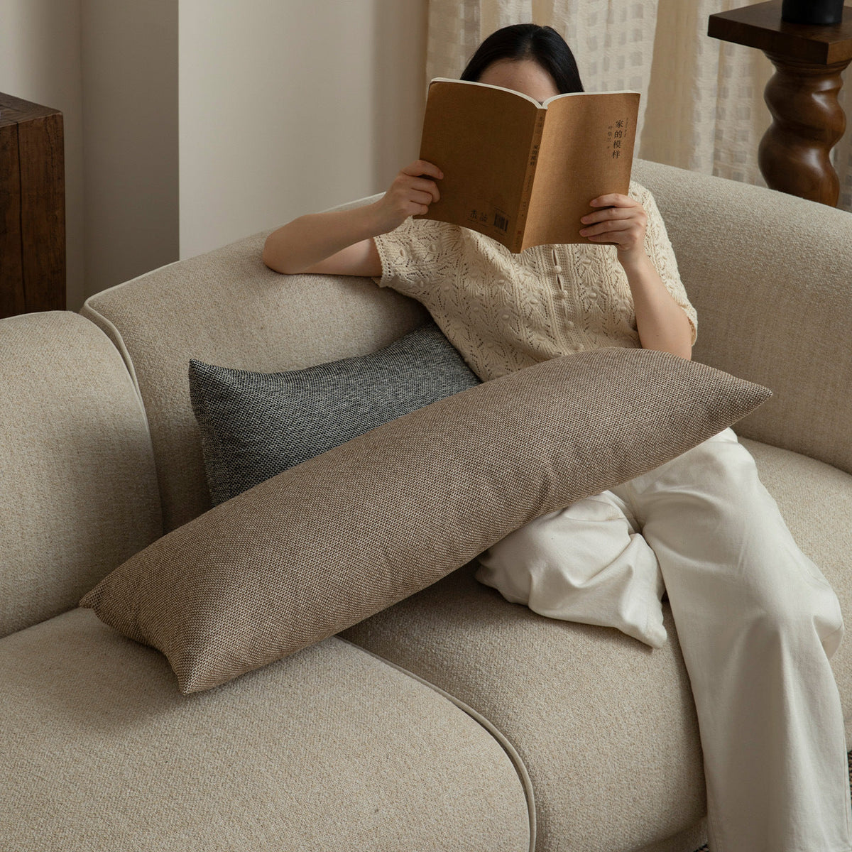 Long orthopedic lumbar support cushion in linen look — product view 3