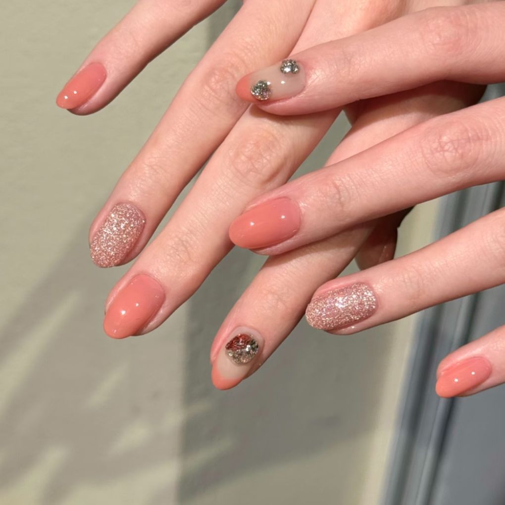 Glittery Press-On Nail Art Set — product view 1