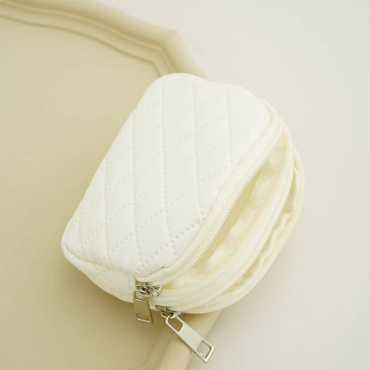 Practical and Stylish Cosmetic Bag LoungeYard — product view 3