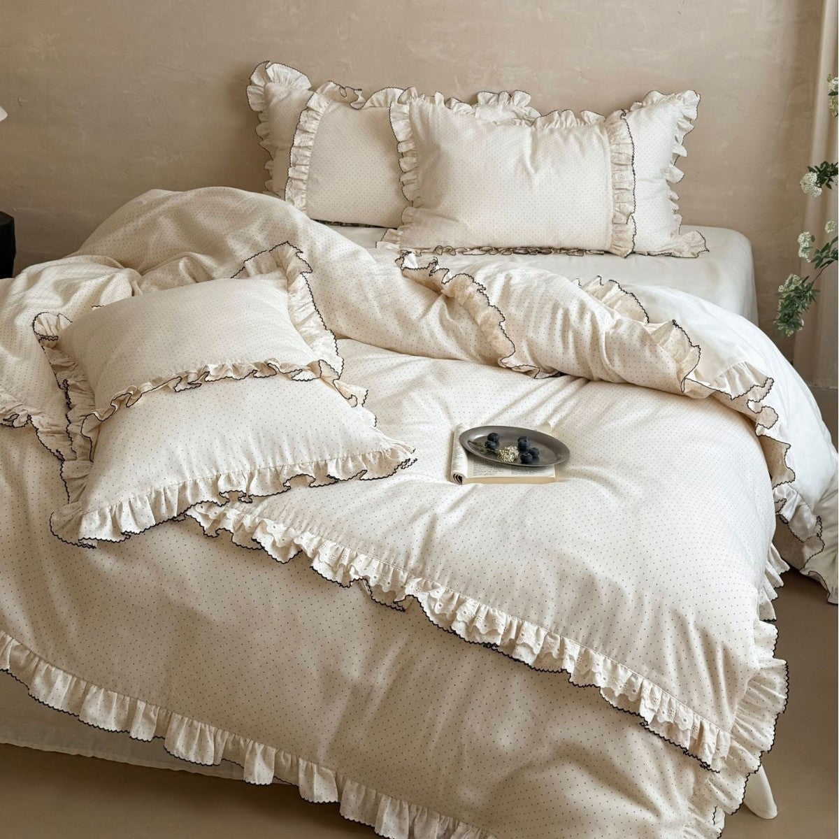 Bedding set made of cotton satin with ruffled flounce and fine polka dot pattern — product view 5