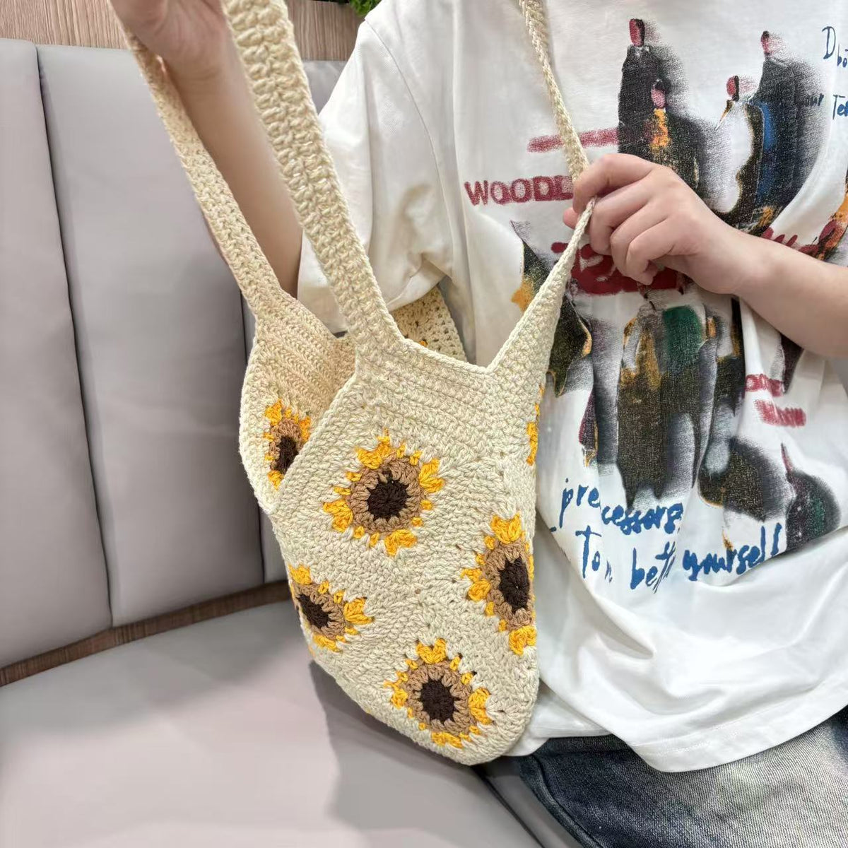 Hand-knotted shoulder bag with sunflower motif LoungeYard — product view 4