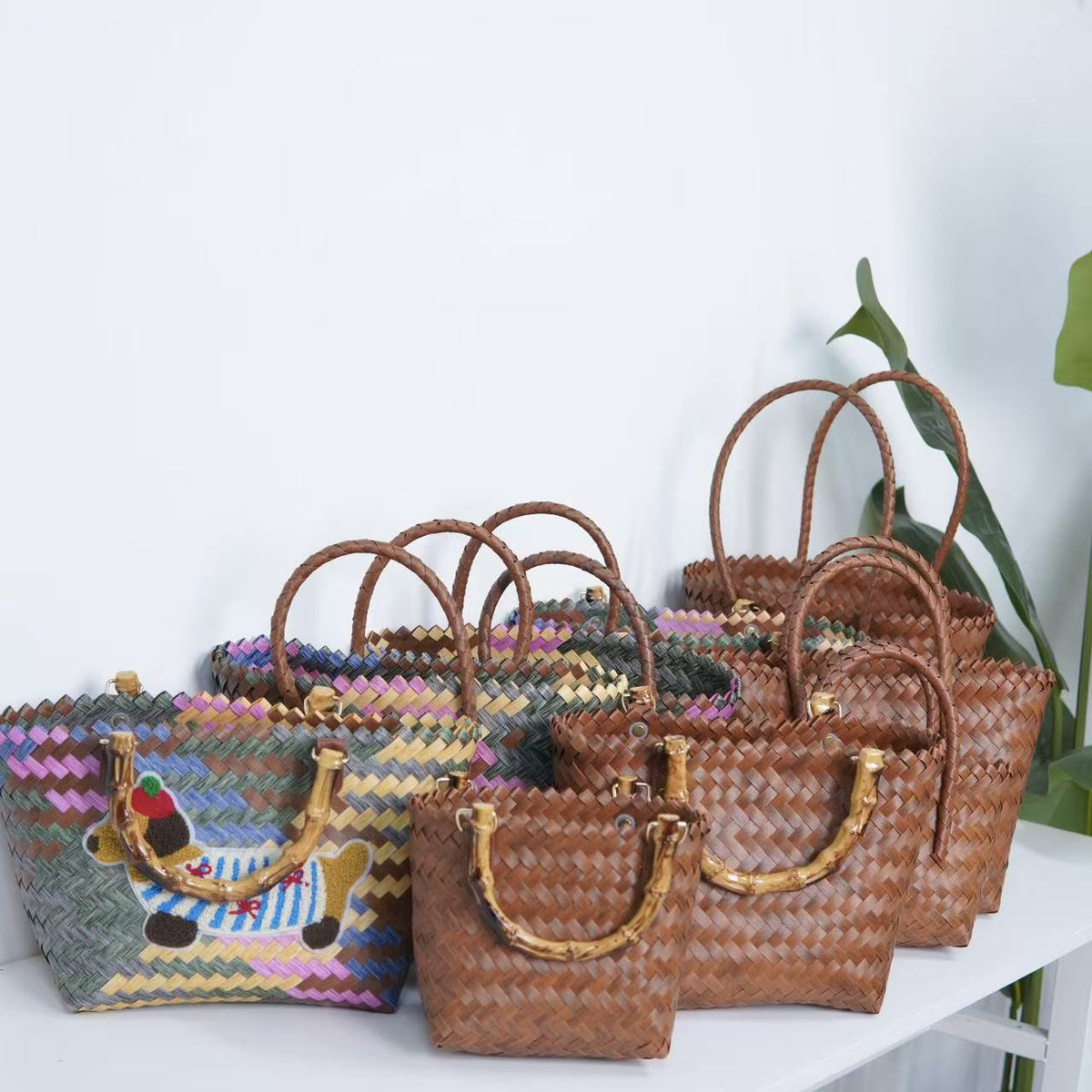 Braided tote bag with ergonomic handles LoungeYard — product view 1
