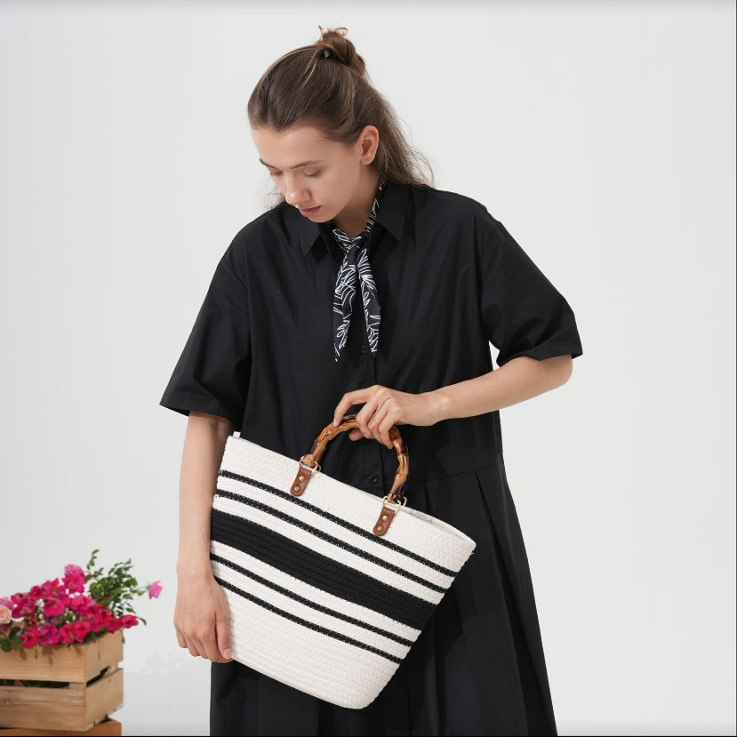 Large beach bag with bamboo handles LoungeYard — product view 3