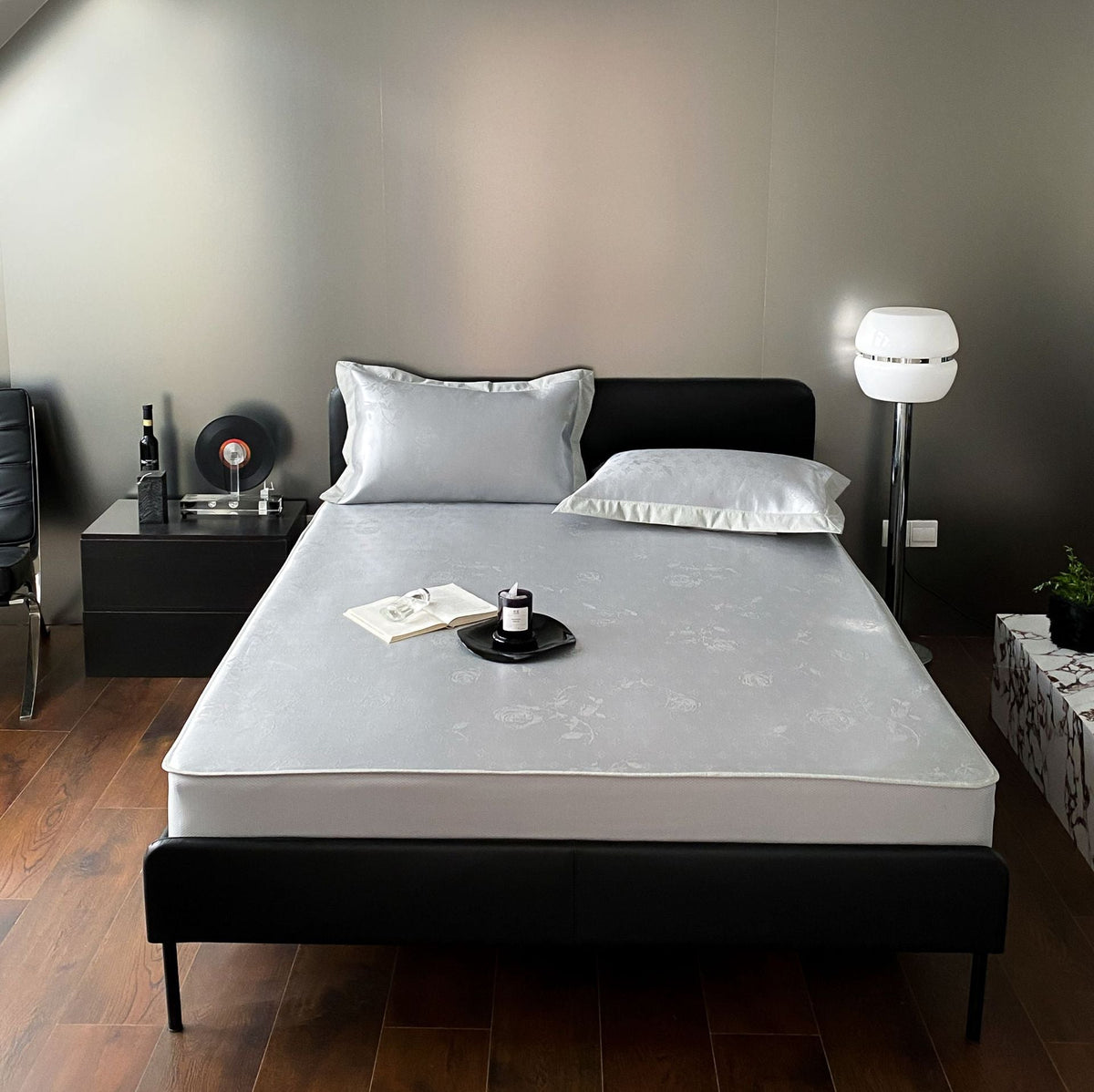 Quilted mattress topper with jacquard pattern and non-slip base — product view 7