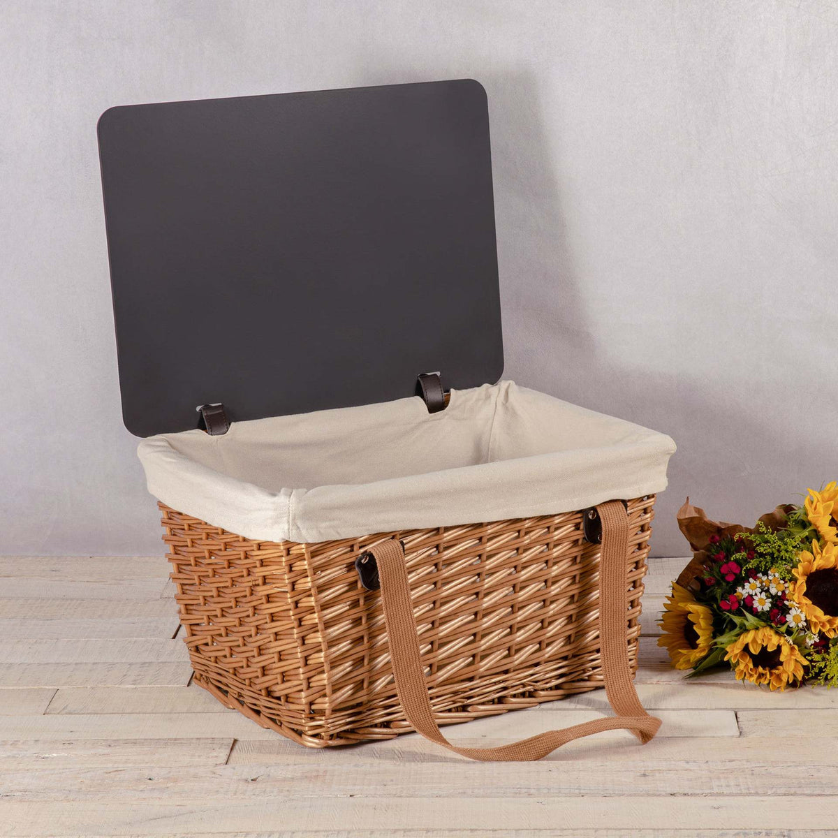 Women's picnic basket with padded lid and sturdy carrying handles LoungeYard — product view 4