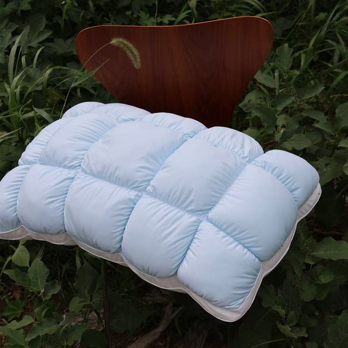 Support pillow with breathable structure LoungeYard — product view 6