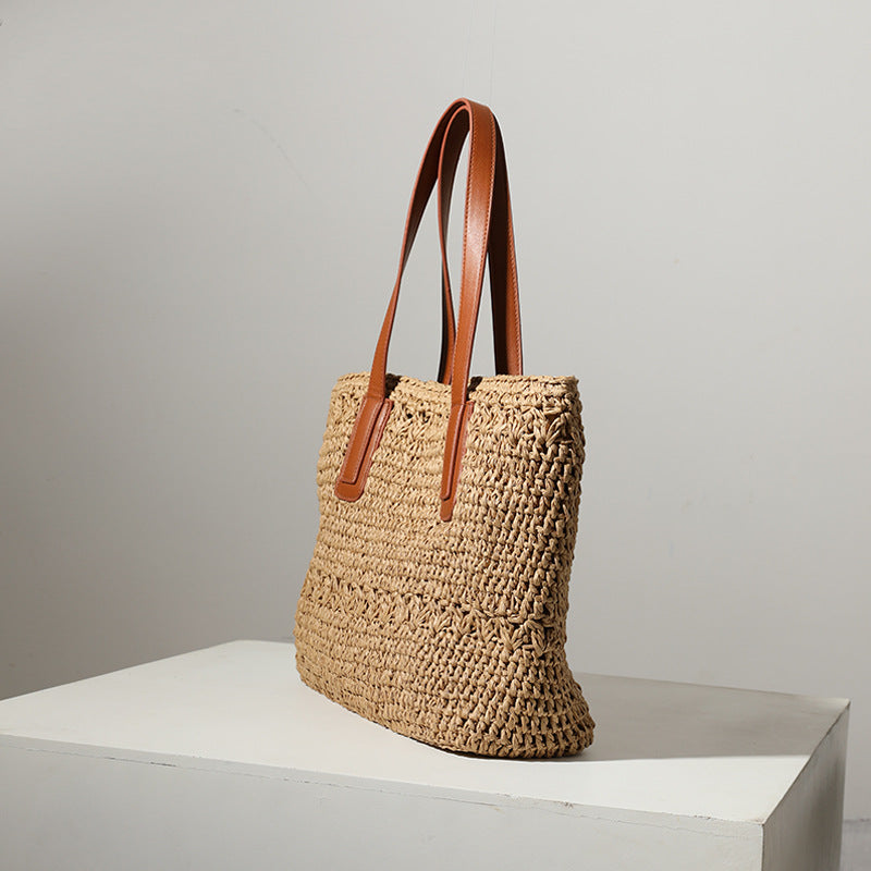 Braided straw bag with sturdy leather handles LoungeYard — product view 3